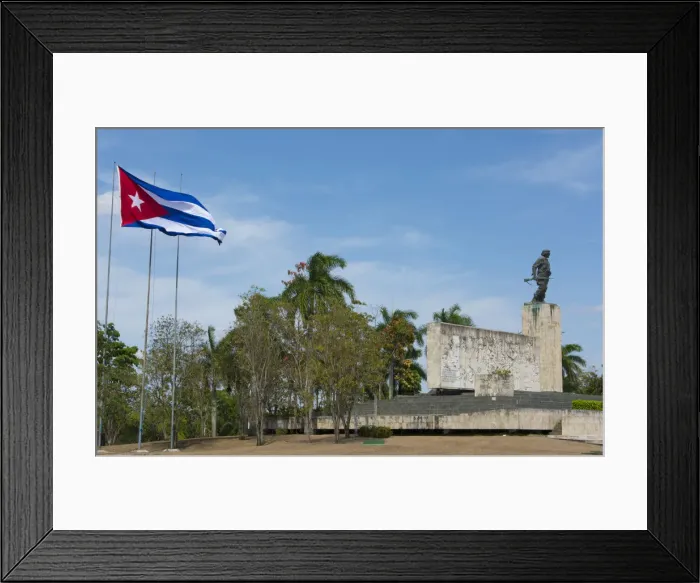Framed Print : Santa Clara, Cuba mnemorial to Che Guevara hero of Revolution with statue and grave