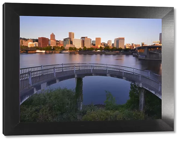 USA, Oregon, Portland. Vera Katz Eastbank Esplanade along Willamette River. Credit as