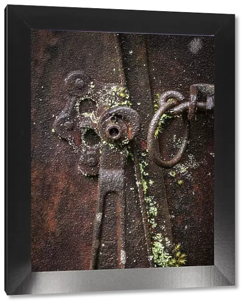 USA, Washington State, Elbe. Rusted metal lever detail