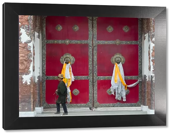 Tibetan pilgrims in Tagong Monastery, Tagong, western Sichuan, China