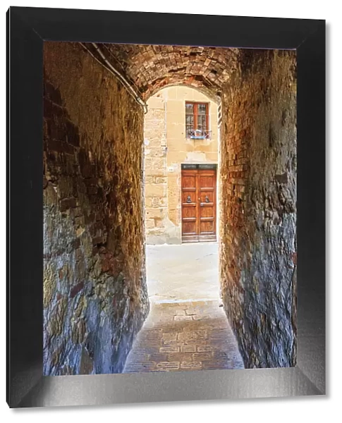 Italy, Tuscany, province of Siena, Chiusure. Hill town. Narrow passageway