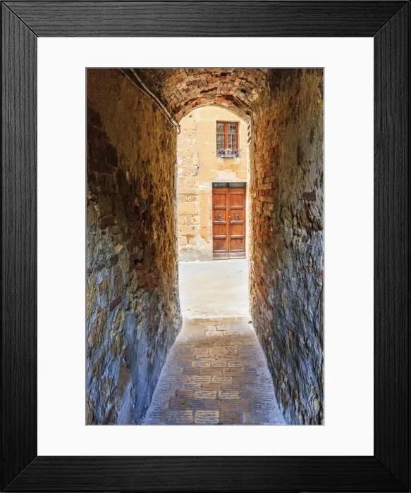 Framed Print : Italy, Tuscany, province of Siena, Chiusure. Hill town. Narrow passageway