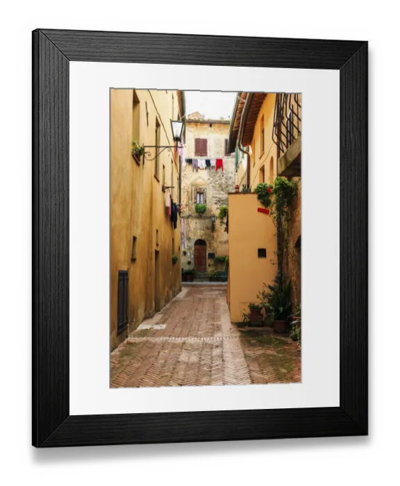 Framed Print : Italy, Tuscany, province of Siena, Chiusure. Hill town. Narrow passageway
