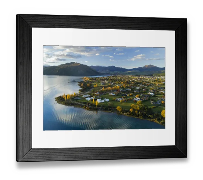 Framed Print : Wanaka and Lake Wanaka in autumn, Otago, South Island, New Zealand