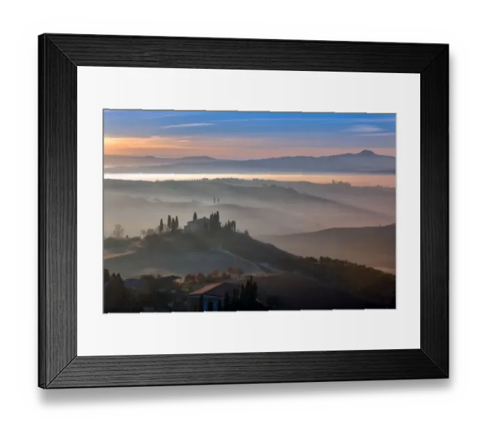 Framed Print : Europe, Italy, Val d Orcia. Il Belvedere farmhouse at sunrise