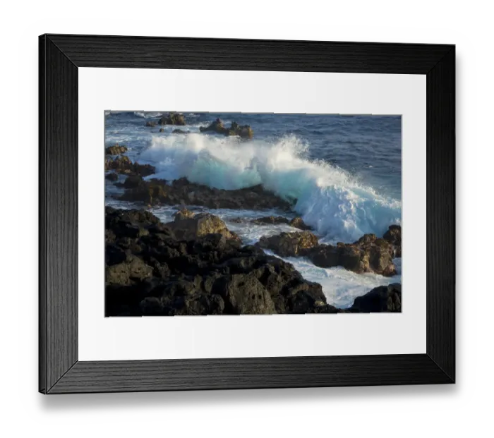 Framed Print : Huge waves crashing against lava rocks on coast of Big Island, Hawaii Framed Print : Huge waves crashing against lava rocks on coast of Big Island, Hawaii