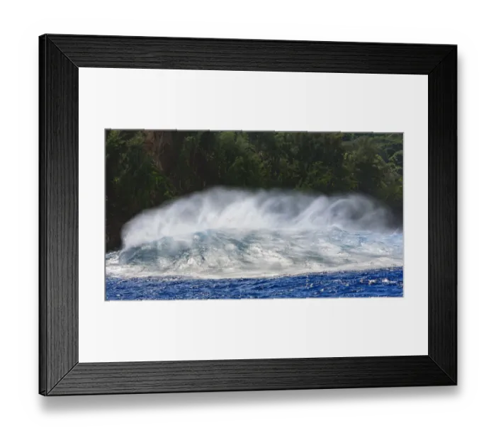 Framed Print : Giant wave breaking near Jaws Maui North Shore, Hawaii, USA Framed Print : Giant wave breaking near Jaws Maui North Shore, Hawaii, USA