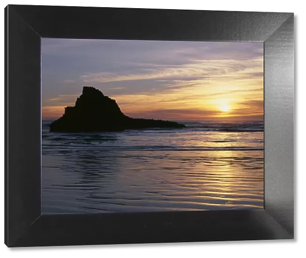 USA, Oregon. Ecola State Park, sunset over sea stack at Indian Beach