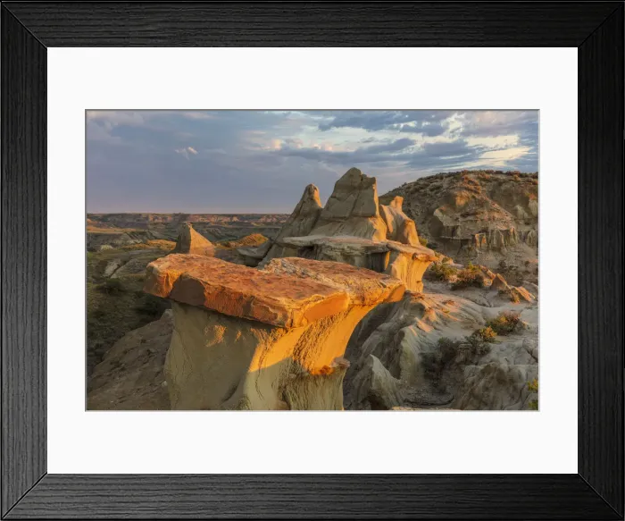 Framed Print : Sculpted badlands formations at first light in Theodore Roosevelt National Park, North Dakota Framed Print : Sculpted badlands formations at first light in Theodore Roosevelt National Park, North Dakota