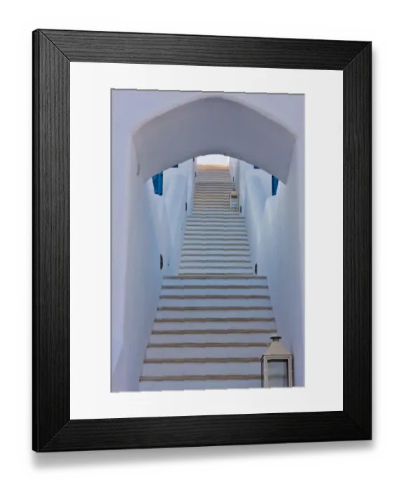 Framed Print : White house on the coast of Aegean Sea. Oia, Santorini Island, Greece Framed Print : White house on the coast of Aegean Sea. Oia, Santorini Island, Greece