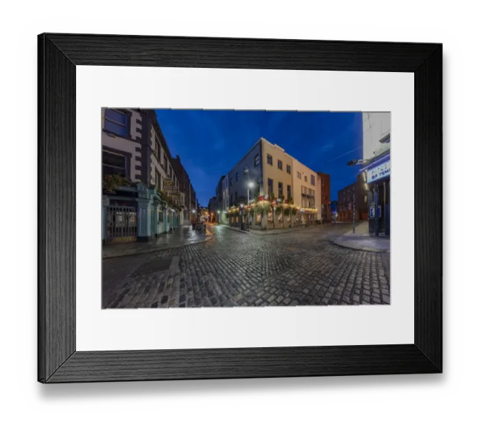 Framed Print : Temple Bar District in downtown Dublin, Ireland Framed Print : Temple Bar District in downtown Dublin, Ireland