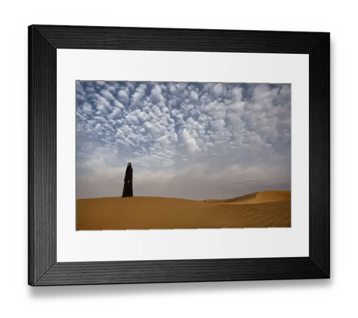Framed Print : Bedouin woman in the desert. Abu Dhabi, UAE