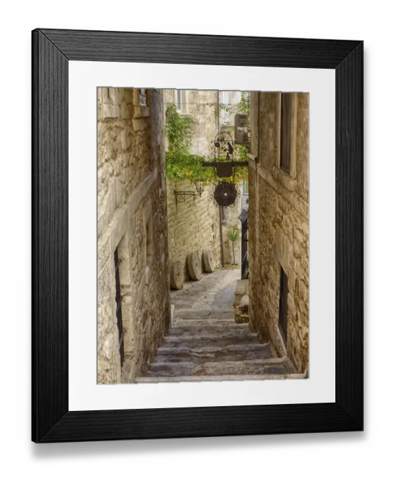 Framed Print : Italy, Apulia, Foggia, Vieste. A picturesque alley in Vieste old town Framed Print : Italy, Apulia, Foggia, Vieste. A picturesque alley in Vieste old town