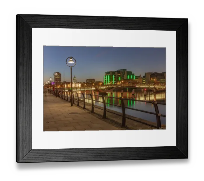 Framed Print : The Custom house over the River Liffey at dusk in downtown Dublin, Ireland Framed Print : The Custom house over the River Liffey at dusk in downtown Dublin, Ireland