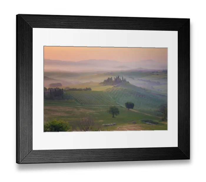 Framed Print : Italy, Tuscany, Val d Orcia. The Belvedere farmhouse at sunrise
