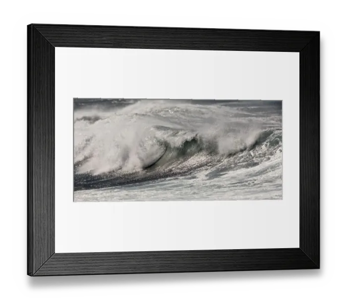 Framed Print : Maui, Hawaii. Waves coming in at Ho okipa Beach Park Framed Print : Maui, Hawaii. Waves coming in at Ho okipa Beach Park