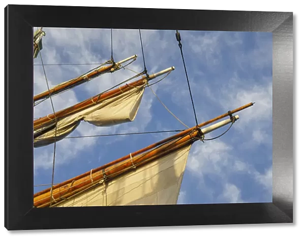Spars and sails of Hawaiian Chieftain, a Square Topsail Ketch