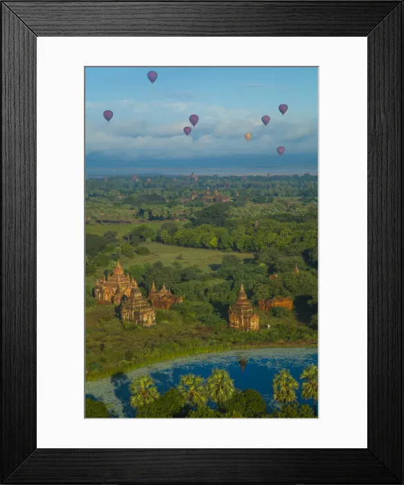 Framed Print : Hot air balloons, morning view of the temples of Bagan, Myanmar Framed Print : Hot air balloons, morning view of the temples of Bagan, Myanmar