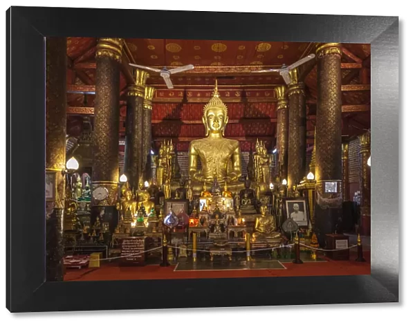Laos, Luang Prabang. Wat Mai Suwannaphumaham, Buddha statue
