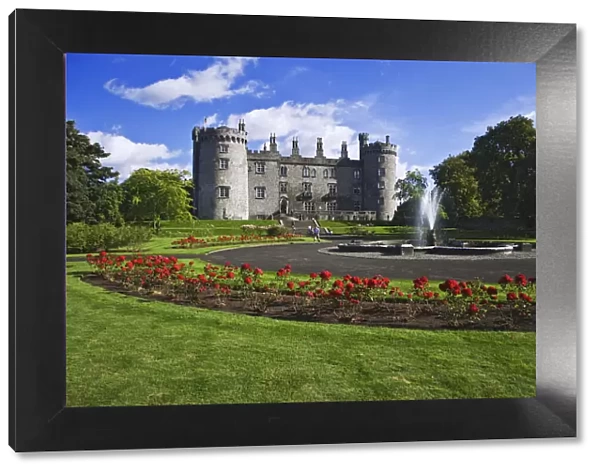 Europe, Ireland, Kilkenny. Kilkenny Castle and rose garden
