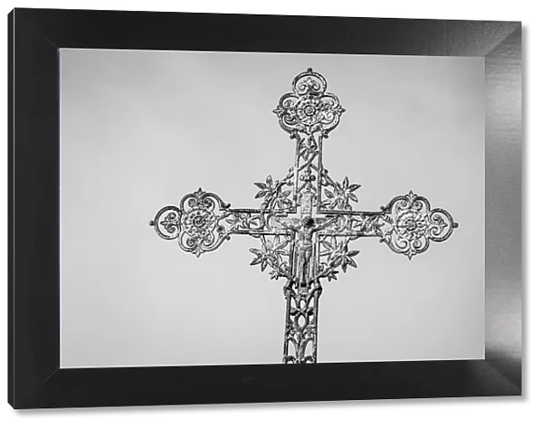 France, Giverny. Iron cross. Credit as: Wendy Kaveney  /  Jaynes Gallery  /  DanitaDelimont