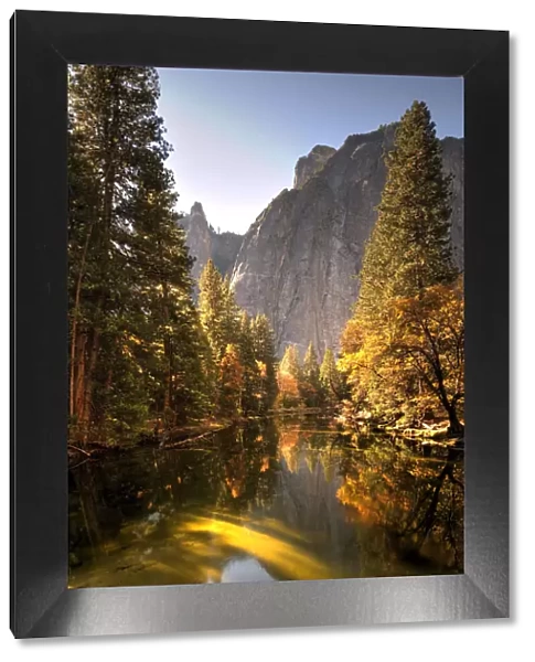 Merced River flows through Californias Yosemite National Park