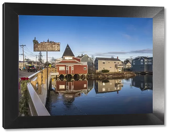 USA, Maine, Kennebunkport, village harbor