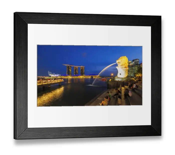 Framed Print : Merlion fountain and Marina Bay Sands at night, Singapore