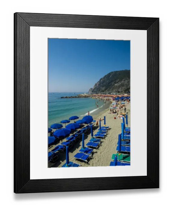 Framed Print : Beach umbrellas lining the beach in Monterosso al Mare, Cinque Terre, Italy