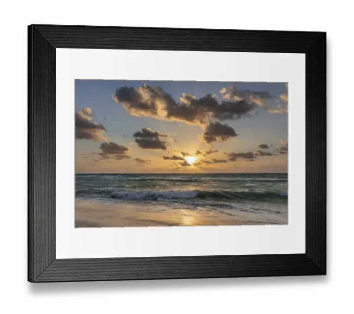Framed Print : Sunrise over the Caribbean from the beaches in Playa del Carmen, Mexico Framed Print : Sunrise over the Caribbean from the beaches in Playa del Carmen, Mexico