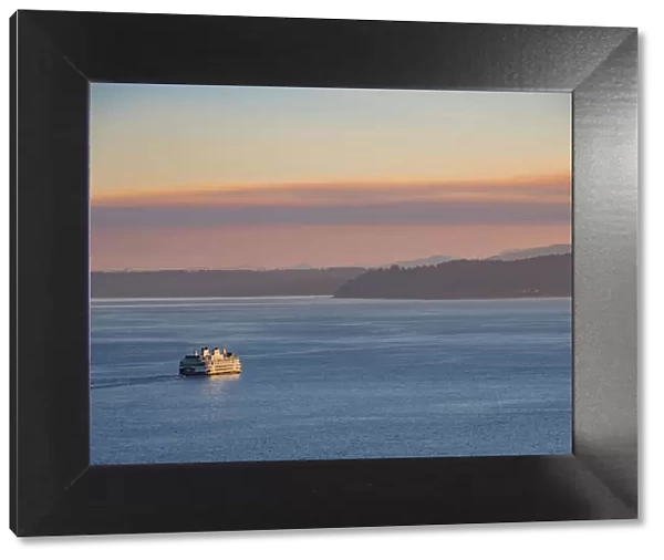 Usa, Washington State, Seattle, Washington State Ferry in Puget Sound at sunset