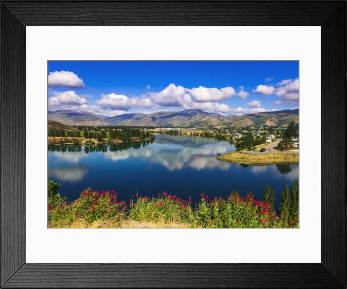 Framed Print : The Kawarau river and town of Cromwell, Central Otago, South Island, New Zealand Framed Print : The Kawarau river and town of Cromwell, Central Otago, South Island, New Zealand