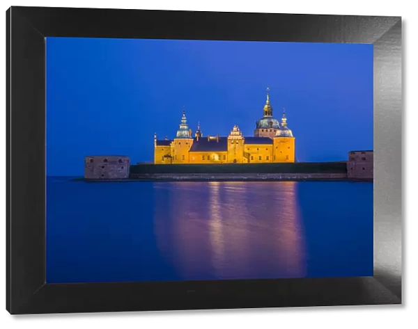 Sweden, Kalmar, Kalmar Slott castle, dusk