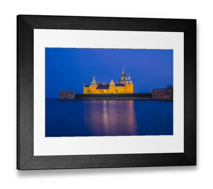 Framed Print : Sweden, Kalmar, Kalmar Slott castle, dusk