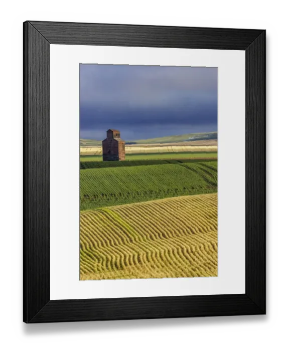 Framed Print : Old wooden granary in Collins, Montana, USA Framed Print : Old wooden granary in Collins, Montana, USA
