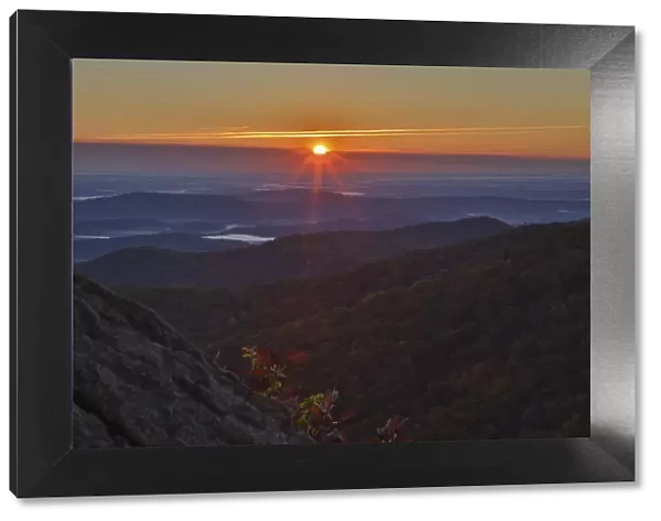 USA, Virginia, Shenandoah National Park, Sunrise along Skyline Drive in the Fall