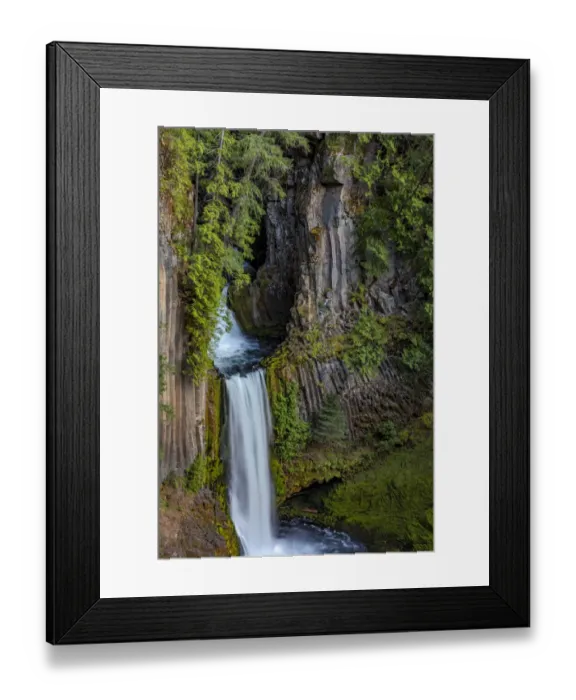 Framed Print : Toketee Falls runs over basalt columns in the Umpqua National Forest, Oregon, USA Framed Print : Toketee Falls runs over basalt columns in the Umpqua National Forest, Oregon, USA