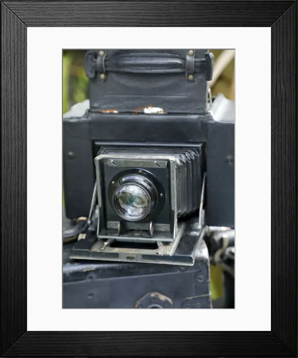 Framed Print : World War One re-creation and history. Close-up of old bellows-style camera Framed Print : World War One re-creation and history. Close-up of old bellows-style camera
