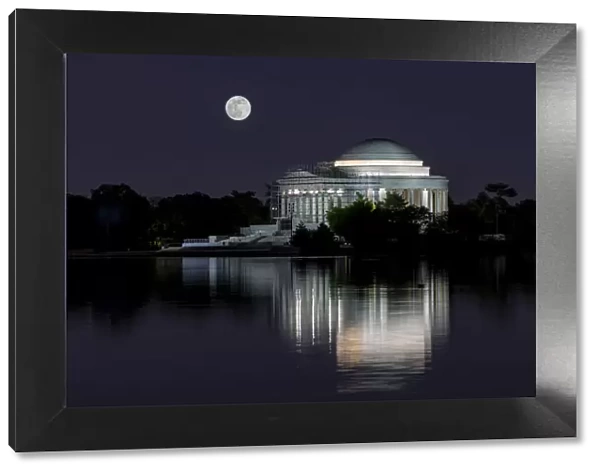 Usa, District of Columbia. Moon rising over the Jefferson Memorial