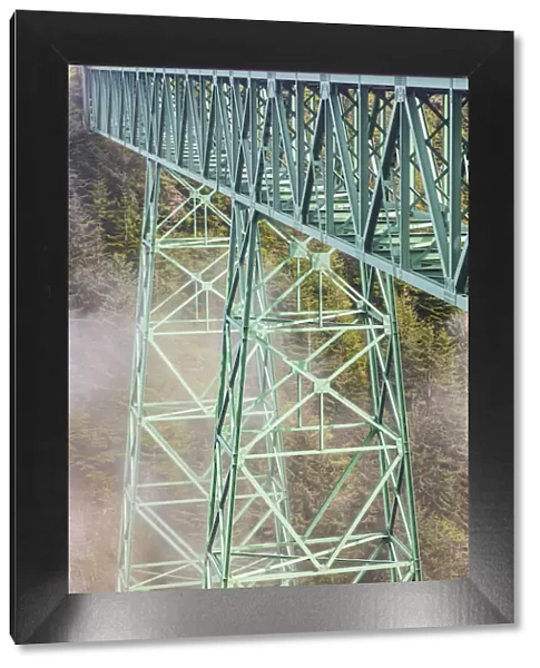 Thomas Creek Bridge, Oregon, USA. The Thomas Creek Bridge on the Oregon coast