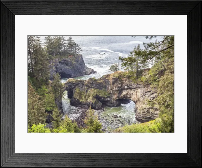 Framed Print : Natural Bridges Viewpoint, Oregon, USA. View of the Natural Bridges on the Oregon coast