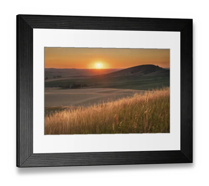 Framed Print : Sunset over rolling hills and farmland of Palouse Region, Washington State Framed Print : Sunset over rolling hills and farmland of Palouse Region, Washington State