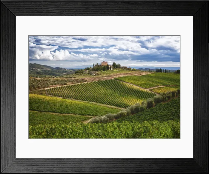 Framed Print : Italy, Tuscany. A view of the vineyards and villa in Chianti region of Tuscany, Italy