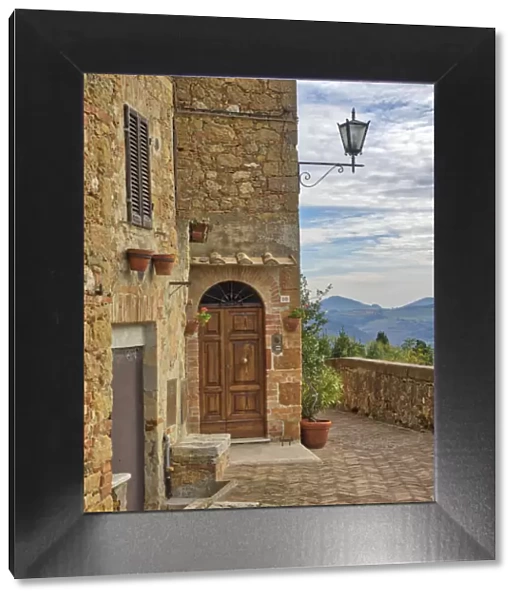 Italy, Tuscany, Pienza. Entrance to a home