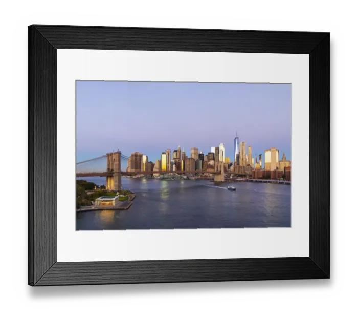 Framed Print : Manhattan, New York, USA. Sunrise view of Manhattan and the Brooklyn Bridge Framed Print : Manhattan, New York, USA. Sunrise view of Manhattan and the Brooklyn Bridge