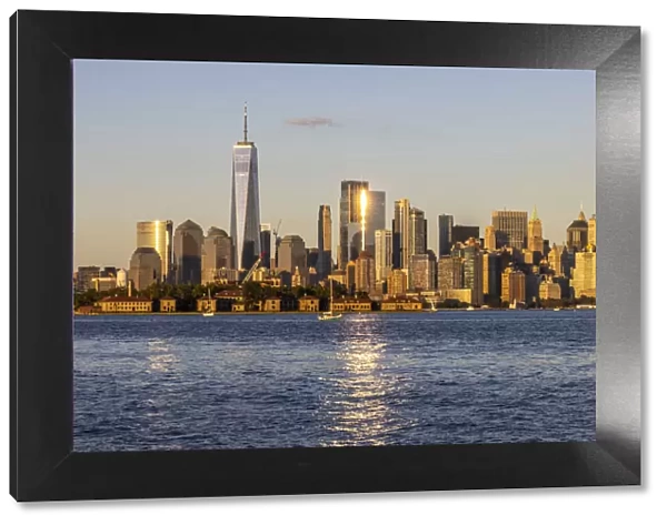 USA, New York. View of New York City skyline at sunset from Port Liberte in Jersey City, New Jersey