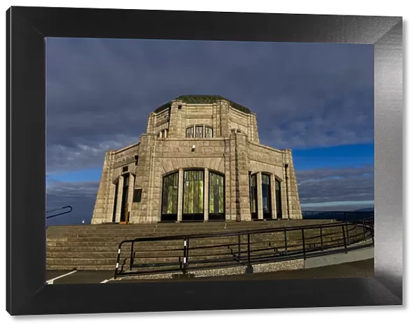 Vista House at Crown Point in Multnomah County, Oregon, USA