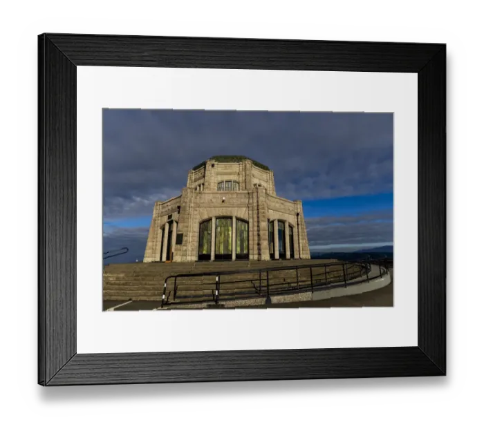 Framed Print : Vista House at Crown Point in Multnomah County, Oregon, USA Framed Print : Vista House at Crown Point in Multnomah County, Oregon, USA