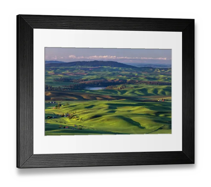 Framed Print : Rolling hills with barns from Steptoe Butte near Colfax, Washington State, USA Framed Print : Rolling hills with barns from Steptoe Butte near Colfax, Washington State, USA