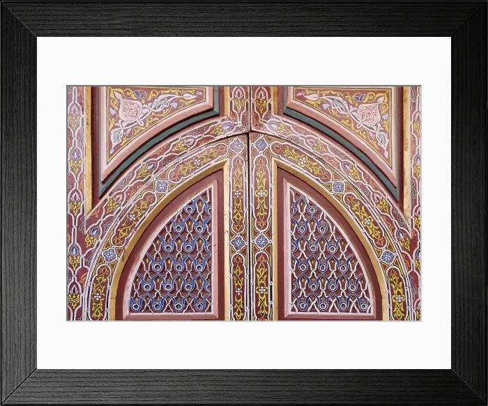 Framed Print : Marrakech, Morocco. Beautiful painted old door in Moorish motif